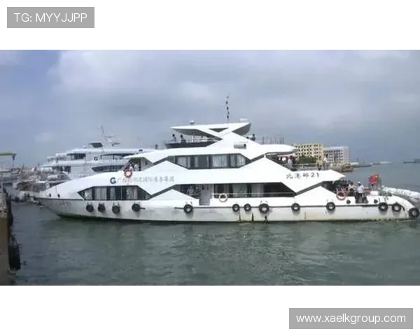 假日游船艳遇：不期而遇的浪漫，点亮碧海蓝天的诗篇